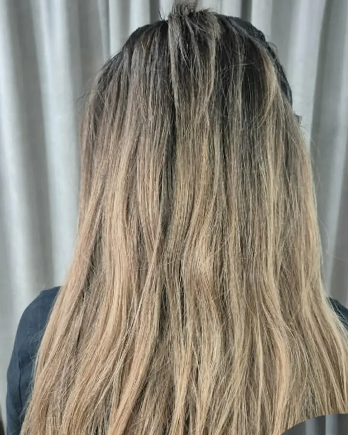 Blond hair with dry, thinned ends